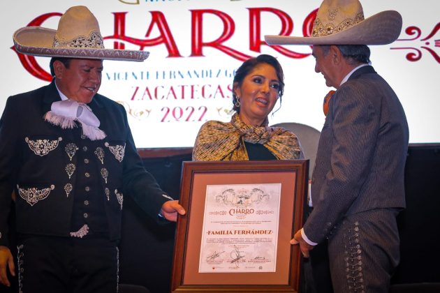 Se entregó un reconocimiento a la familia Fernández por parte del Gobierno de Zacatecas