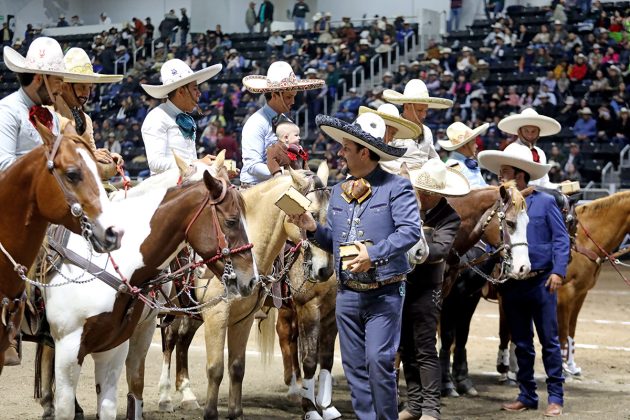 Continúa la entrega de hebillas conmemorativas por parte de la Federación a los campeones estatales