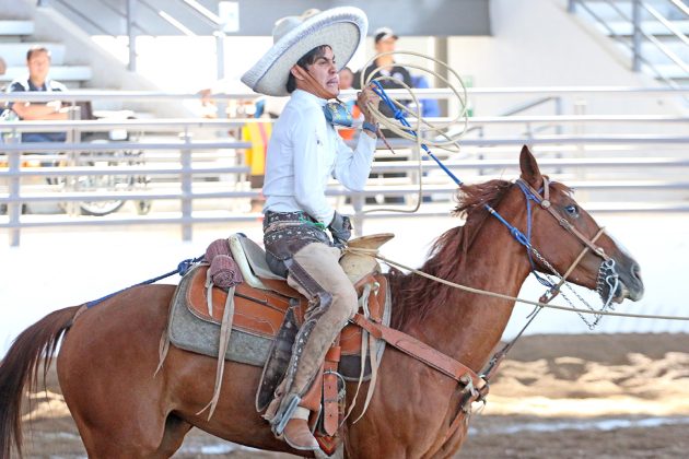 Con fuerza derribó David Antonio Contreras García dos manganas a caballo para Rancho La Aparición de Zacatecas