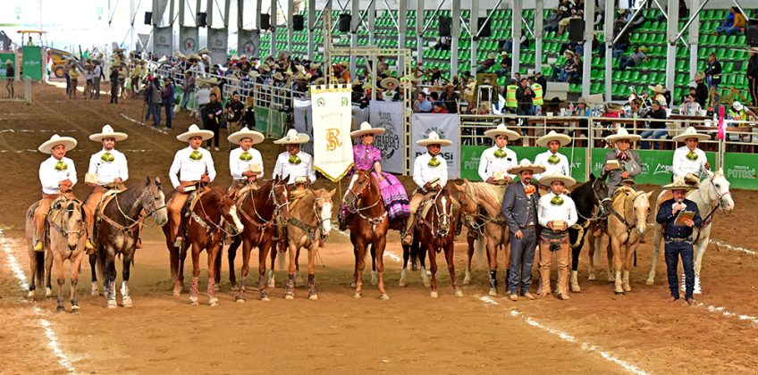 Los campeones de Guanajuato, Regionales de San José Iturbide, recibieron las hebillas conmemorativas a su título estatal