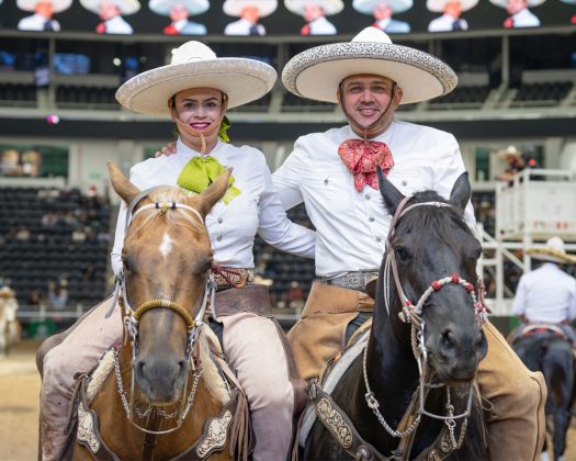 El presidente de la Federación, José Antonio Salcedo López, junto a la coleadora Marisol Mejía; ambos participaron en la etapa del Coleadero Nacional