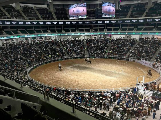 Magnífica entrada de aficionados que se dieron cita en la Arena Potosí para disfrutar las competencias dominicales