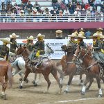 Charra Tuitán ejecutó su rutina contando en todo momento con el apoyo de la afición zacatecana