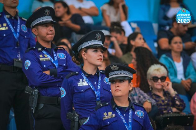 Las fuerzas de seguridad municipales, estatales y federales están continuamente resguardando a la familia charra en su visita a la ciudad de Aguascalientes