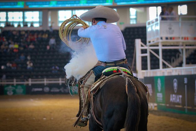 Juan José Cadena Sánchez acertó el primer pial en el lienzo del Nacional Charro, para Espiga de Jilotepec RA