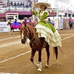 Paola Pimienta, monarca de la charrería de los Estados Unidos de América, ha engalanado con su presencia las competencias en las que participan escuadrones oriundos del vecino país del norte