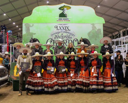 Premiación Flor del Campo "B", escaramuza quinto lugar nacional