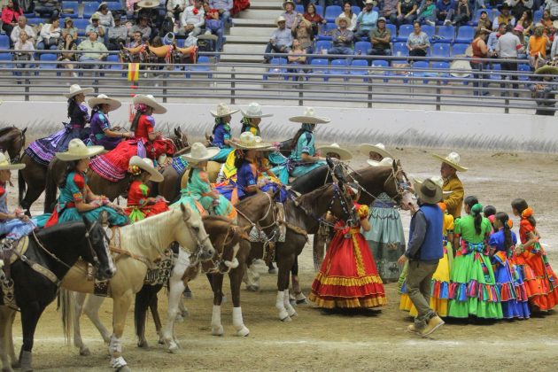 La escaramuza Monumental Infantil de SGM Luisa I participó como exhibición en la jornada de este domingo