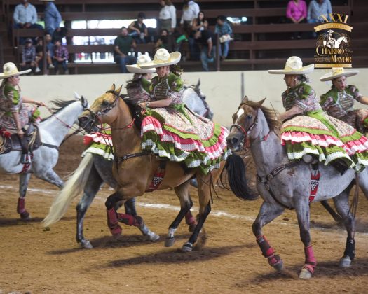 Alteñitas de Guadalajara a la cima de Escaramuzas, en Rancho El Pitayo de Querétaro