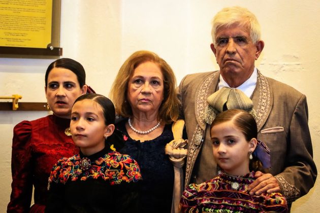Don Manuel Felipe Ordoñez Galán acompañado por su familia