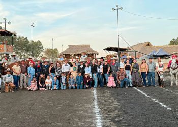 Merecido reconocimiento a Don Roberto Franco y Doña María Alicia Hernández