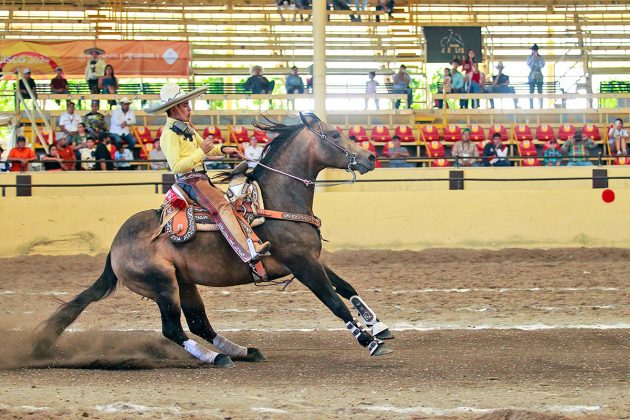 Soberbia cala de caballo ejecutó Alfredo Quezada Quezada por el equipo de Jalisco, obteniendo 44 puntos