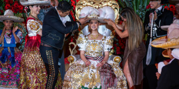 Coronación de SGM Estefanía I engalana el fastuoso Baile de Reinas de la Federación Mexicana de Charrería