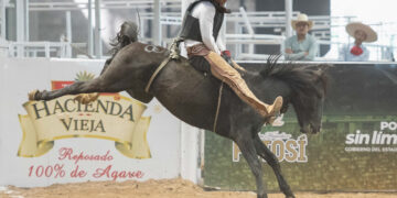 Rancho San Carlos “La Estancia” se viste de gloria en casa y aprieta la cima del Nacional Charro 2026 en categoría “AA”