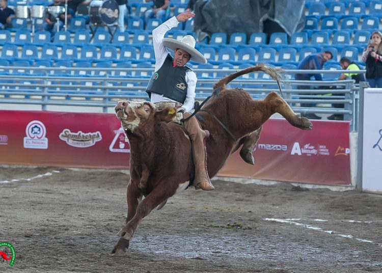 Enrique Jiménez Martínez se establece en la final nacional de charros completos con 296 puntos