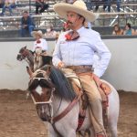 Noé Alcaraz Vidal, corralero a caballo que apoya a Comisión Deportiva en este certamen