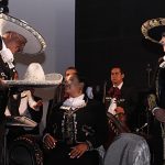 José Antonio Salcedo López, presidente de esta Federación, corona a SGM Claudia Angélica I, reina de los Charros de Morelia, bajo la atenta mirada de SGM María Isabel I, soberana de la charrería nacional