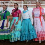 Las damas jueces que se encargan de calificar las actividades de la rama femenil de este certamen