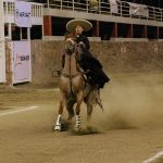Sin fortuna el conjunto femenil Santo Cristo en su actuación en la charreada nocturna