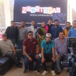 Integrantes del equipo de producción, gracias a cuya labor se realiza la transmisión en vivo de este certamen