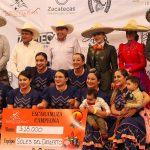 Las campeonas nacionales, Soles del Desierto, en la premiación como ganadoras de la rama femenil