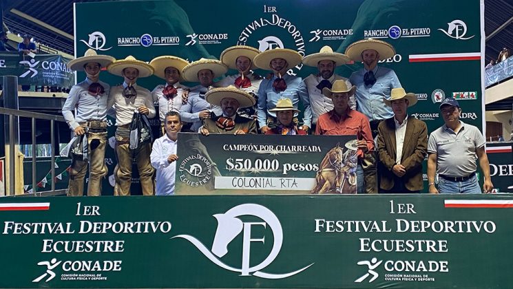 Premiación a La Colonial RTA de Zacatecas, quien recibió $50,000.00 pesos por ganar la charreada