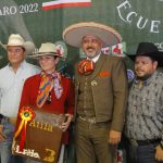 Ana Gabriela Guevara, directora general de CONADE, recibió un presente durante el cocktail que se celebró la tarde del jueves en Rancho El Pitayo