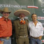 El ingeniero José Antonio Salcedo López, presidente de la Federación Mexicana de Charrería, flanqueado por sus homólogos de Rodeo, Aldo Garibay, y de Polo, Miguel Calzada