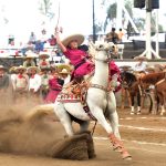 Ángela Ivana Rodríguez Lucio ejecutando la punta para la escaramuza El Rayito Infantil “B”