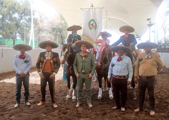 Integrantes del cuerpo de jueces de la Federación Mexicana de Charrería