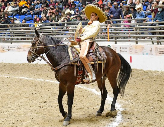 Dos manganas a caballo que acertó Mauricio Alejandro Ríos Esquivias para meter a su equipo, Rancho San José "A", a la ronda de cuartos de final