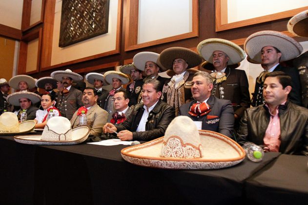 El Gobernador de Zacatecas, David Monreal Ávila, acompañado por el Consejo Directivo Nacional y nutrido grupo de asistentes a la Asamblea Nacional de la Federación