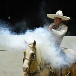 Enrique Jiménez Martínez amarró boleto a la instancia definitiva al ganar la charreada nocturna con 220 unidades
