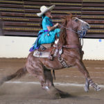Aileen Carbajal Chitala ejecutando la punta, para la escaramuza Hacienda La Concha Juvenil