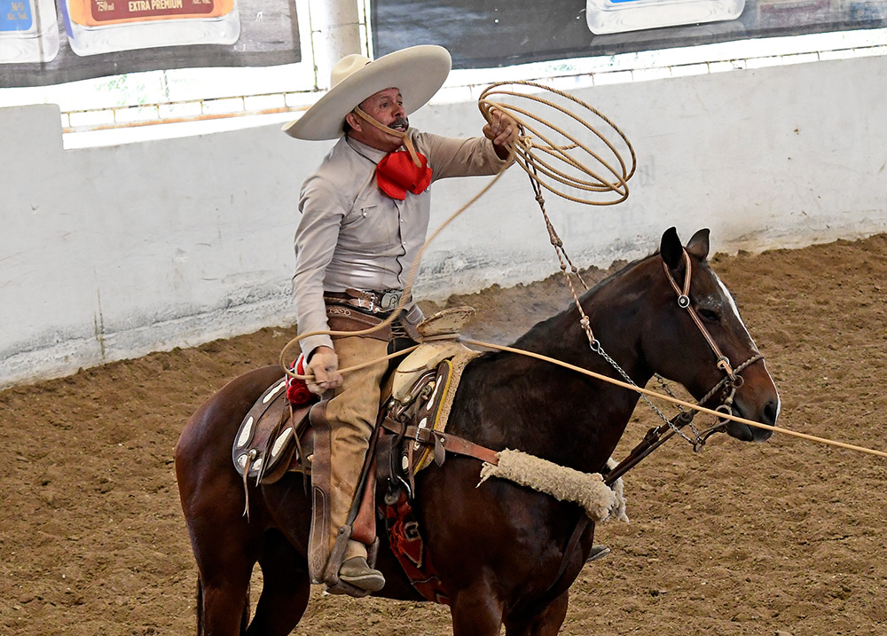 Rafael Aguilar Segovia, que compitió por Jalisco, en su participación en la charreada de la mañana