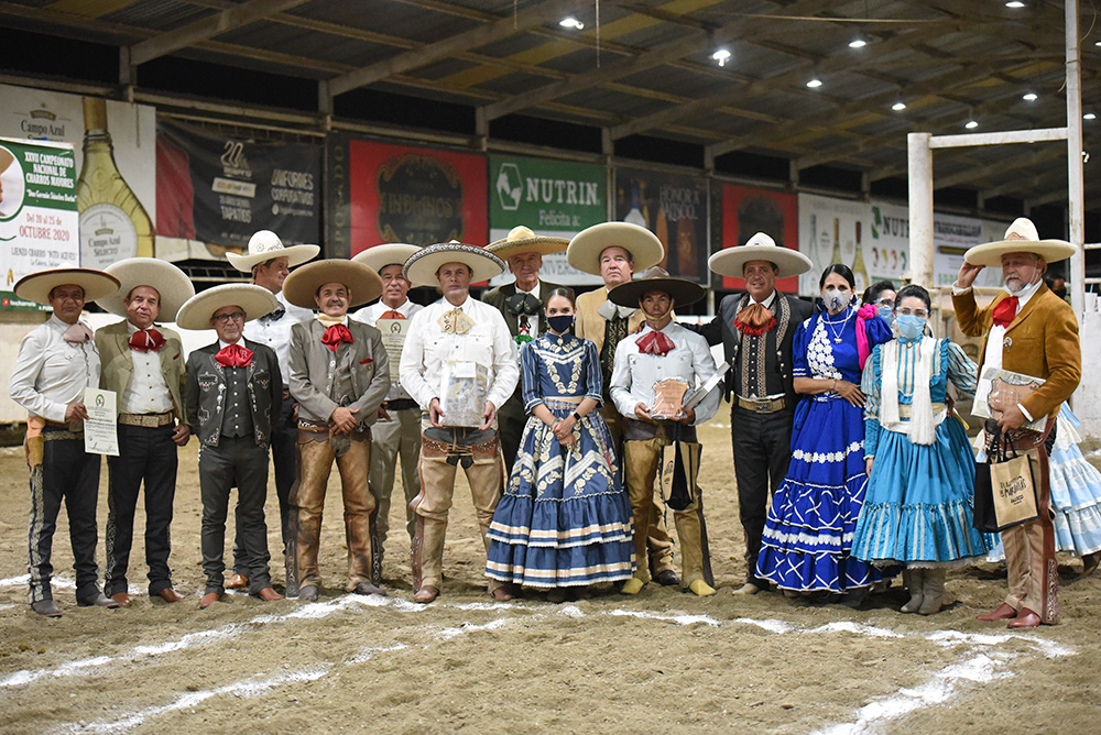 Descendientes de don Miguel Franco González, integrantes del equipo Capilla de Guadalupe, procedentes del municipio de Tepatitlán de Morelos