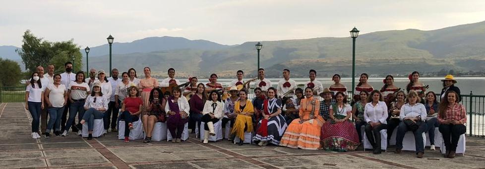 Muy bello el recorrido turístico que se llevó a cabo por el Comité de Damas Charras a Cajititlán