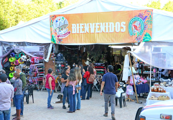 El público asistente ha disfrutado de las ofertas que se encuentran en el área comercial instalado en Rancho El Pitayo