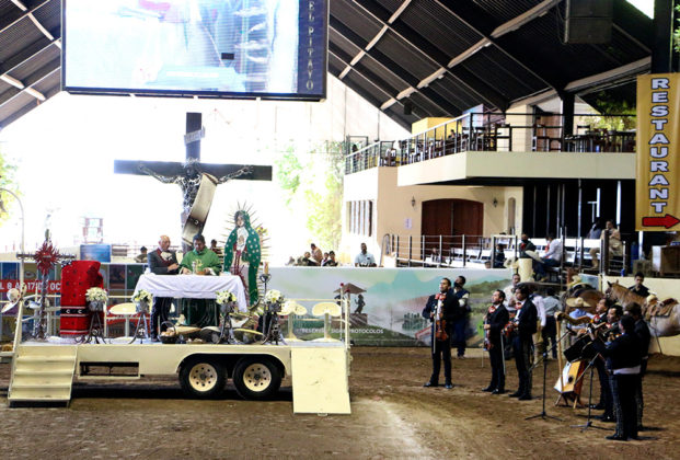 Antes de la Final de la categoría Dientes de Leche se celebró la Santa Misa en el lienzo, oficiada por el sacerdote Óscar Sánchez