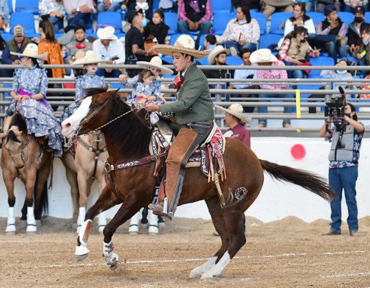 Marcos Domingo Ordóñez Moreno ejecutando movimiento de lados, durante la cala de caballo para los Charros de Villahermosa