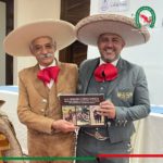 El ingeniero José Antonio Salcedo López, presidente de la Federación, en compañía del autor Alfonso Reséndiz Núñez