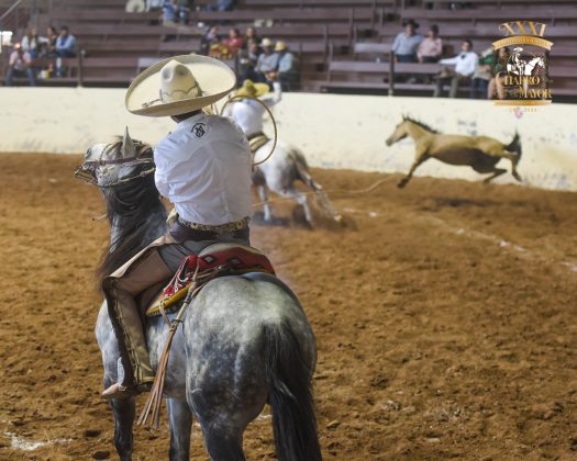 Javier Flores Juárez chorreó las tres manganas a caballo por Charros de Matehuala