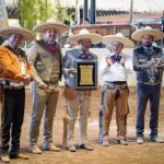 En Querétaro se homenajeó al licenciado Marco Antonio Rojas y López con la presea Herradura de Oro