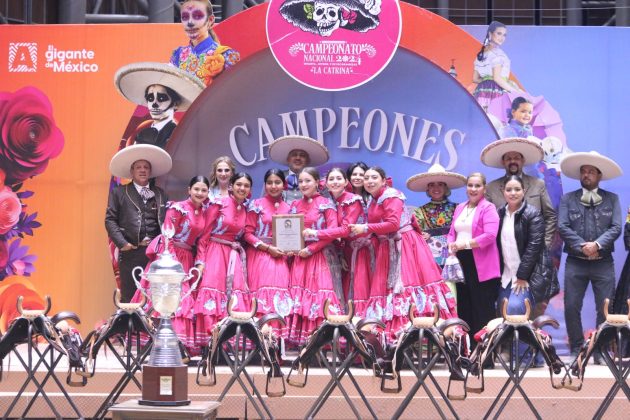 Premiación escaramuza tercer lugar nacional categoría Juvenil, Rancho El Potrillo