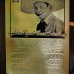 Placa de Don Raúl Flores Dávila en el Salón de la Fama de la Federación Mexicana de Charrería